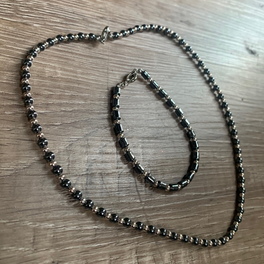 Hematite and Stainless Steel necklace & Bracelet set - Picture 4 of 6